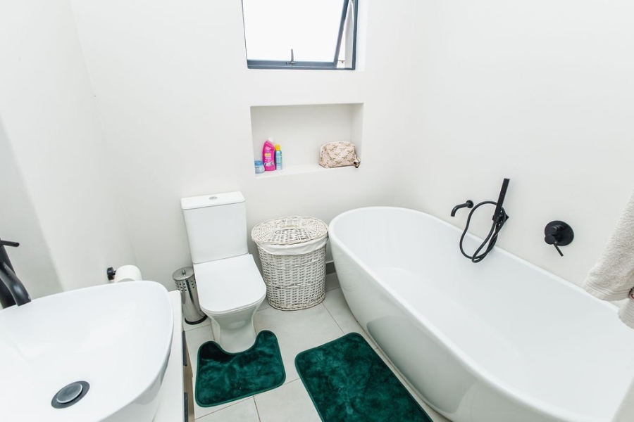 4 Bedroom Property for Sale in Woodland Hills Bergendal Free State